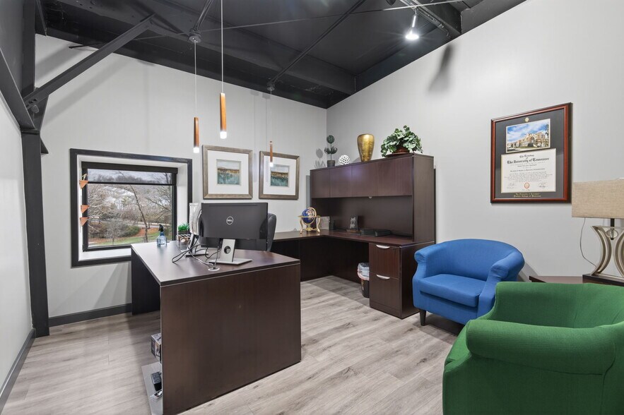 More Photos Of 2510 Solway Rd, Knoxville Flex For Lease