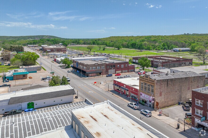 More Photos Of 140 E Main St, Pawhuska General Retail For Sale