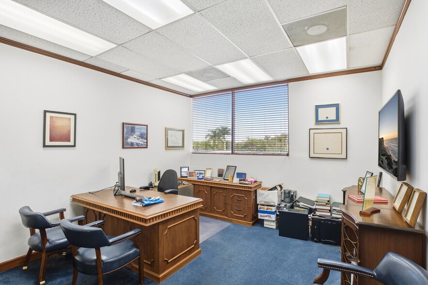 More Photos Of 4075 SW 83rd Ave, Miami Office For Sale