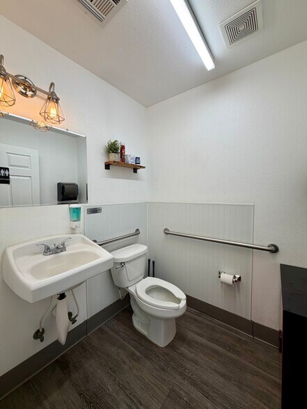 More Photos Of 213 W Hobsonway, Blythe Office Residential For Sale