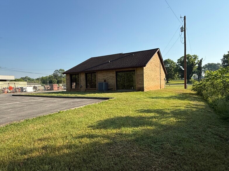 More Photos Of 508 Scarboro Ln, Oak Ridge Office For Sale