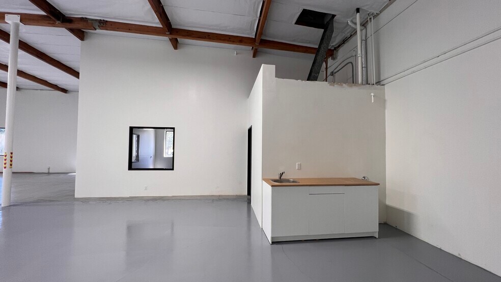 More Photos Of 1745 W 182nd St, Gardena Warehouse For Lease