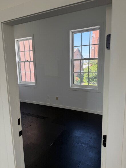 More Photos Of 449 Warren St, Hudson Storefront Retail Office For Lease