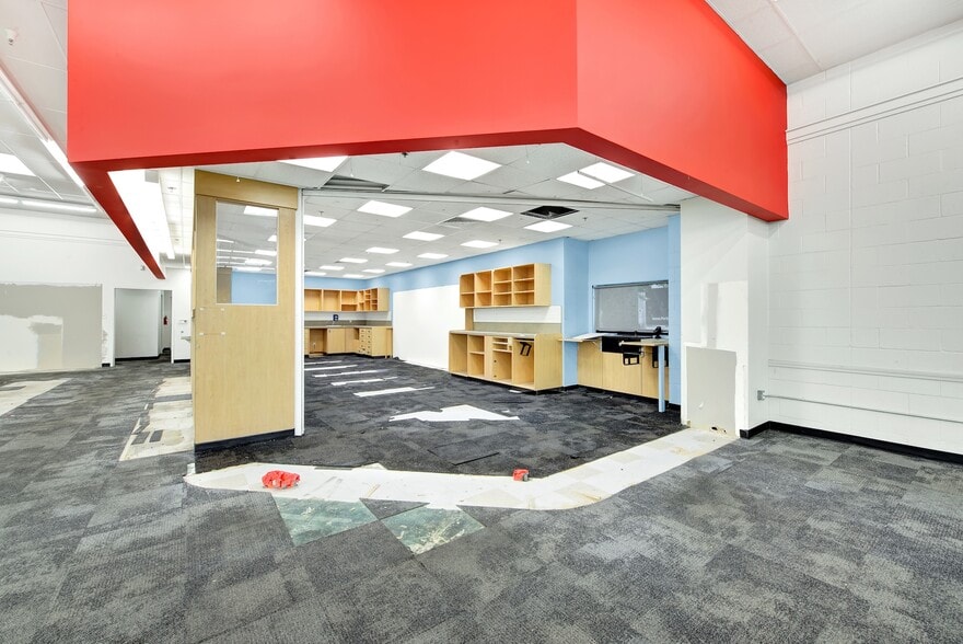 More Photos Of 3340 N Texas St, Fairfield Drugstore For Lease