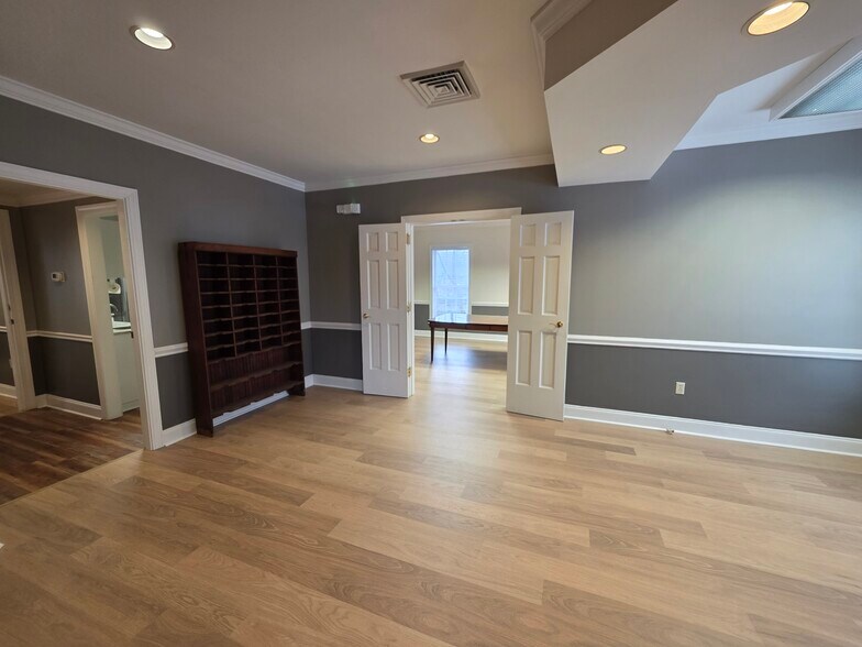 More Photos Of 109C Laurens Rd, Greenville Office Residential For Lease