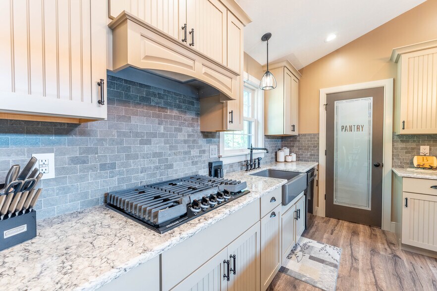 More Photos Of 110 Wauregan Rd, Canterbury Flex For Sale