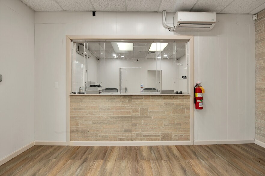 More Photos Of 7075 Lyndon St, Detroit Warehouse For Sale