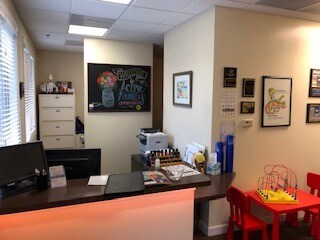 More Photos Of 1437-1457 Merchant Dr, Algonquin Medical For Sale