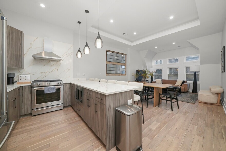 More Photos Of 64 E Cedar St, Chicago Apartments For Sale