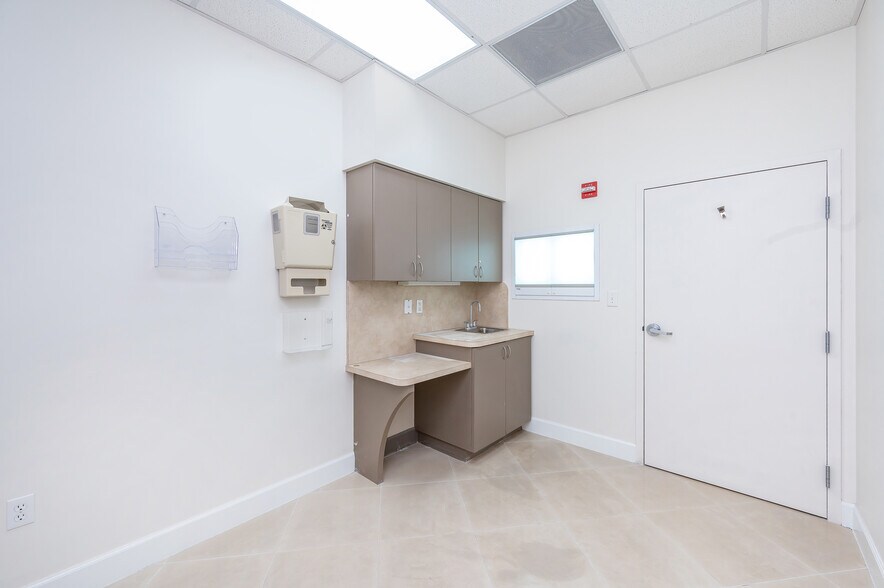 More Photos Of 6701 S Red Rd, South Miami Medical For Sale