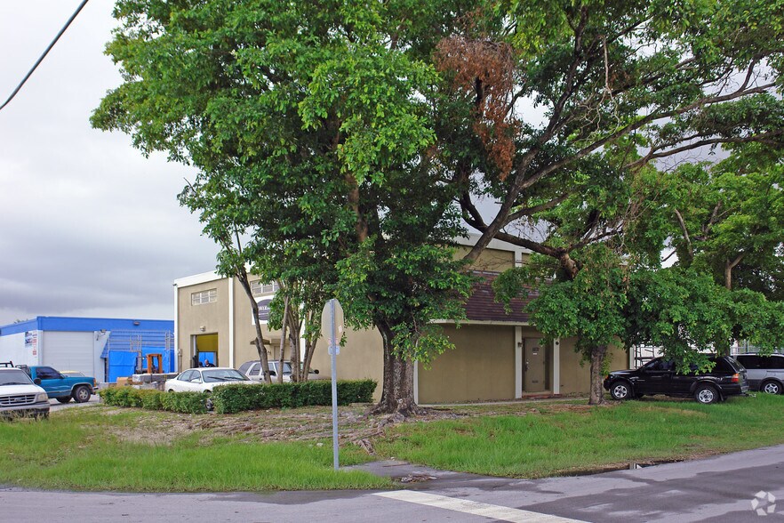 More Photos Of 5571 NW 84th Ave, Miami Warehouse For Lease