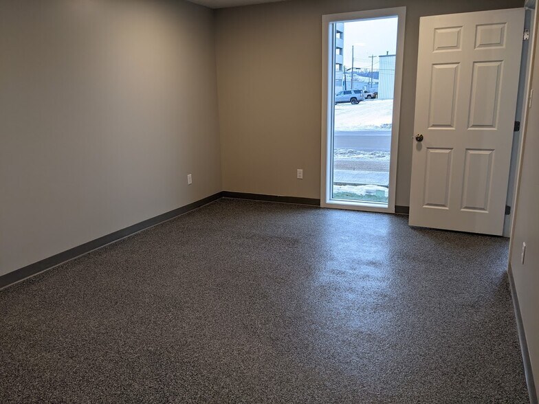 More Photos Of 8312-8314 Fraser Av, Fort McMurray Showroom For Lease