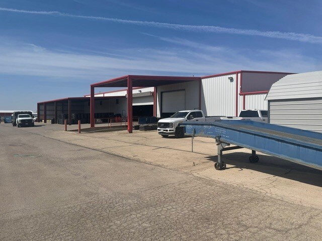 More Photos Of 411 S Meadow Ave, Odessa Distribution For Sale