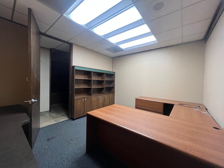 More Photos Of 205 Profit Dr, Victoria Showroom For Sale