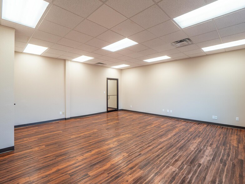More Photos Of 721 S George Nigh Expy, Mcalester Office For Sale