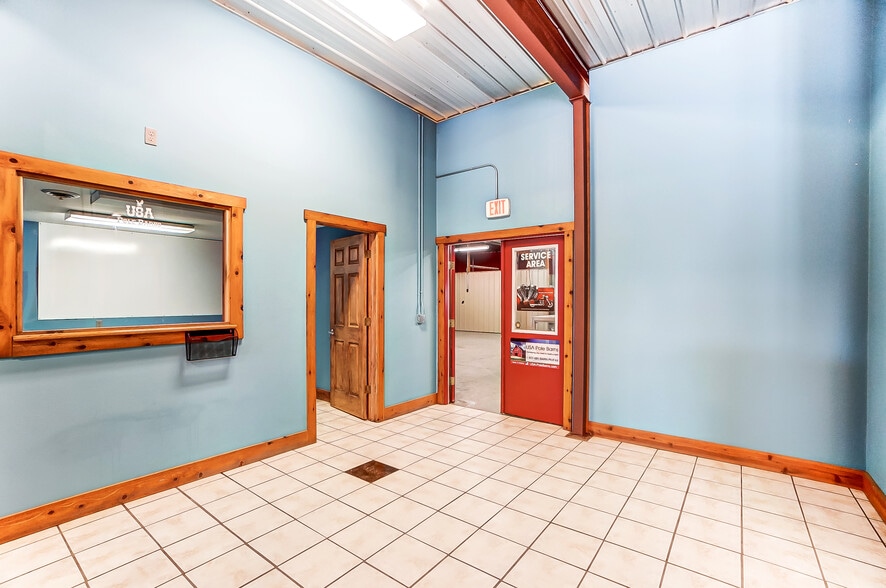 More Photos Of 20660 W Bowling Green Road, Weston Auto Repair For Sale