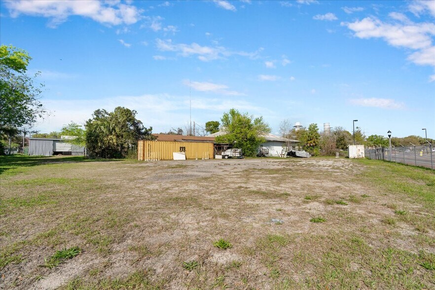 More Photos Of 710 SE 2nd St, Gainesville Warehouse For Lease