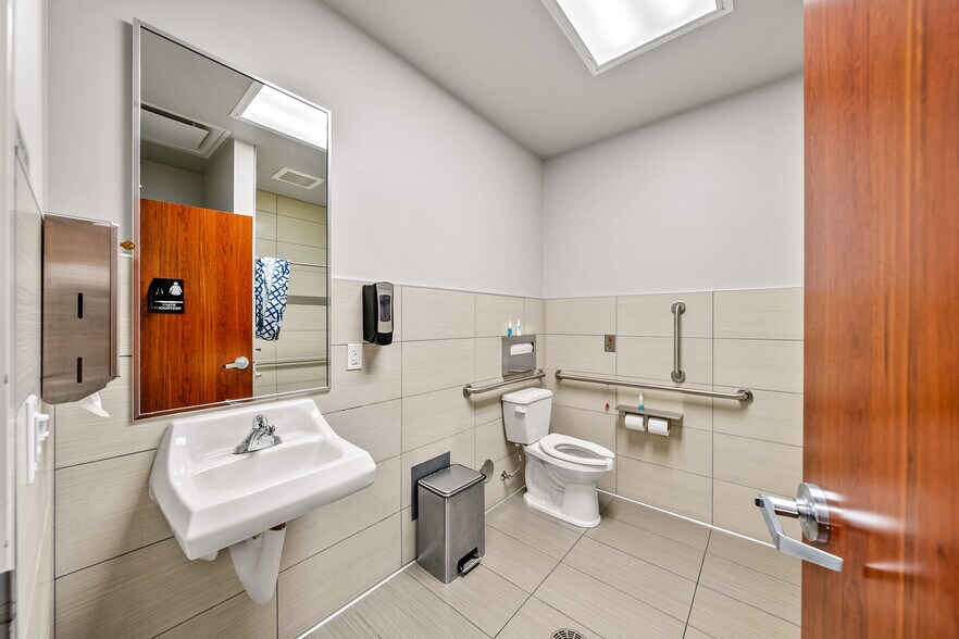 More Photos Of 1879 Williams Hwy, Grants Pass Medical For Sale