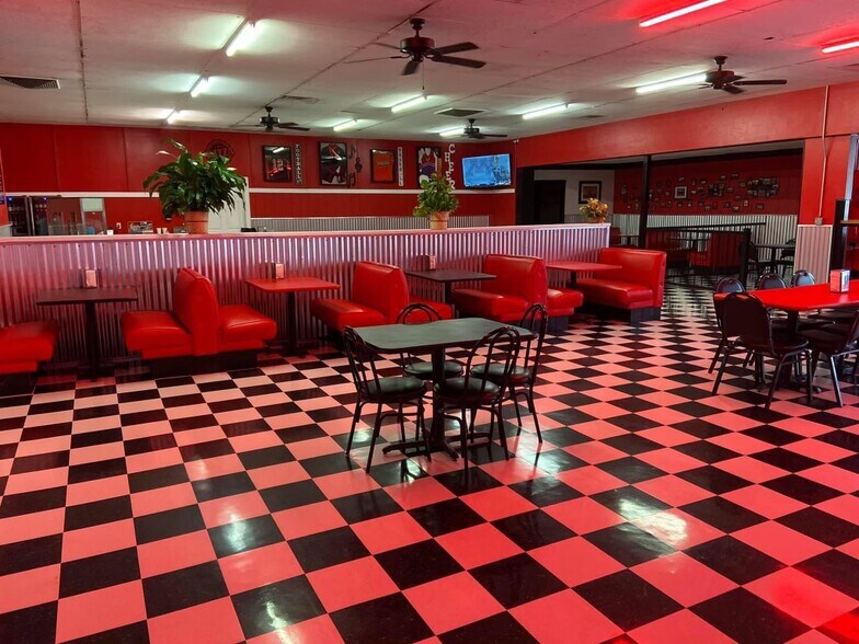 More Photos Of 901 E St, Snyder General Retail For Sale