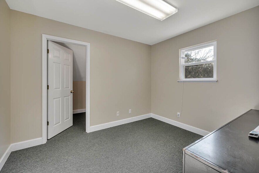 More Photos Of 124 Chapel Crossing Rd, Brunswick Office For Lease