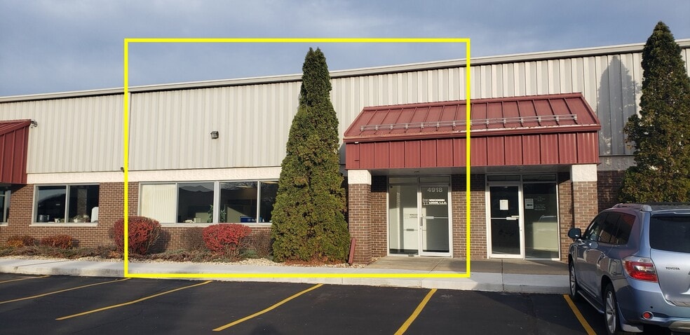 Primary Photo Of 4916-4920 Triangle St, McFarland Showroom For Lease