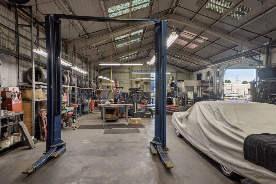 More Photos Of 25 Market St, San Rafael Service For Sale