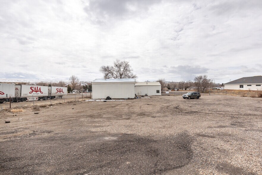 More Photos Of 1120 Chestnut St, Carlin Light Distribution For Sale