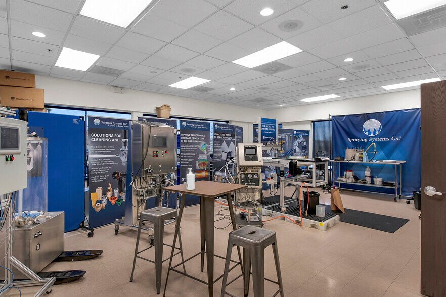 More Photos Of 39340 Country Club Dr, Farmington Hills Light Manufacturing For Lease