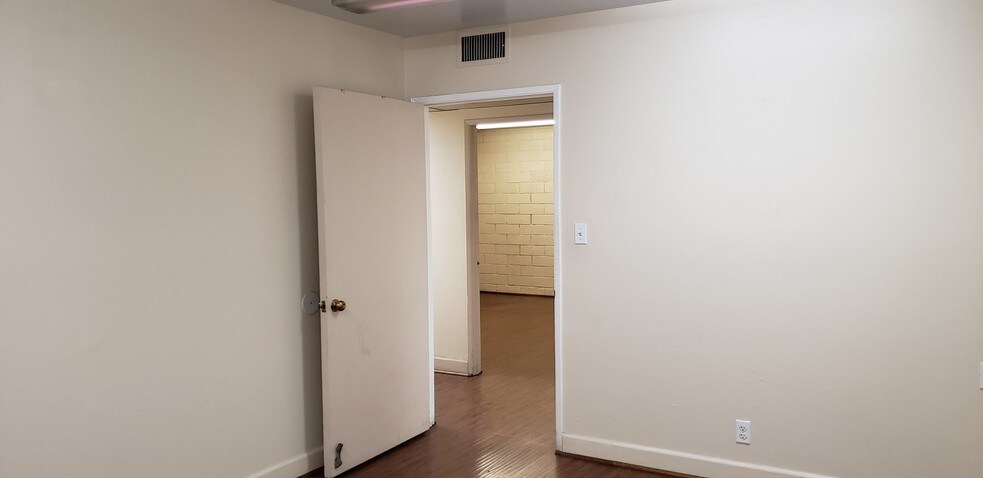 More Photos Of 350 W Compton Blvd, Gardena Manufacturing For Lease