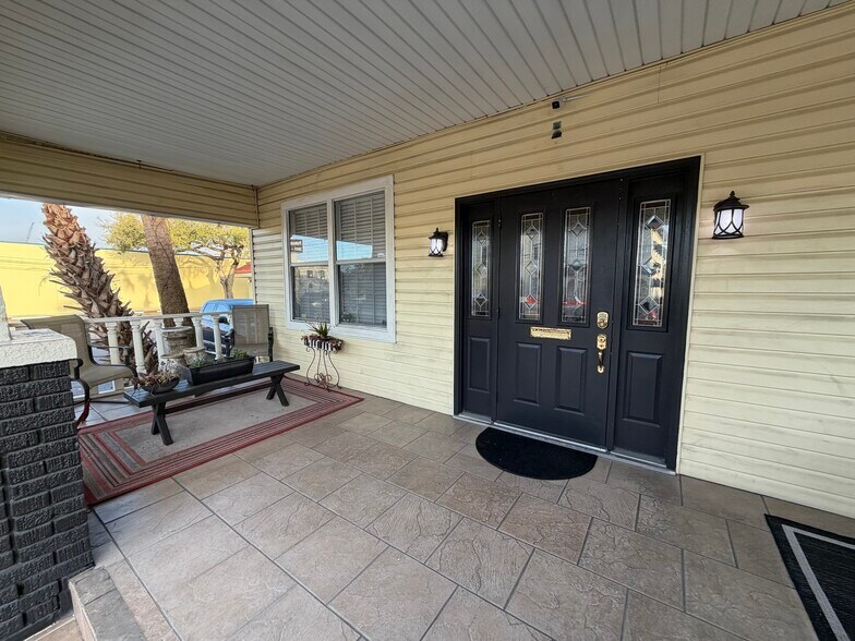 More Photos Of 2001 W Kennedy Blvd, Tampa Office For Sale