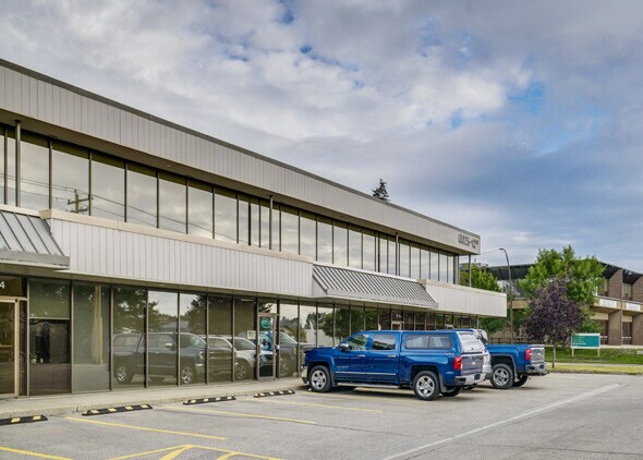 More Photos Of 6025 12th St SE, Calgary Showroom For Lease