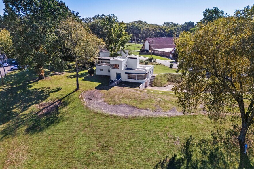More Photos Of 3590 Thomas St, Memphis Office For Sale