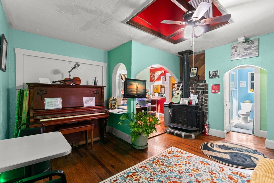 More Photos Of 3109 N Ola Ave, Tampa Hospitality For Sale