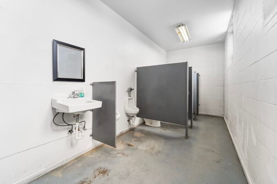 More Photos Of 209 W Main St, Linn Warehouse For Sale