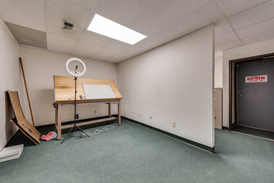 More Photos Of 308 E Louisiana Ave, Midland Light Manufacturing For Sale