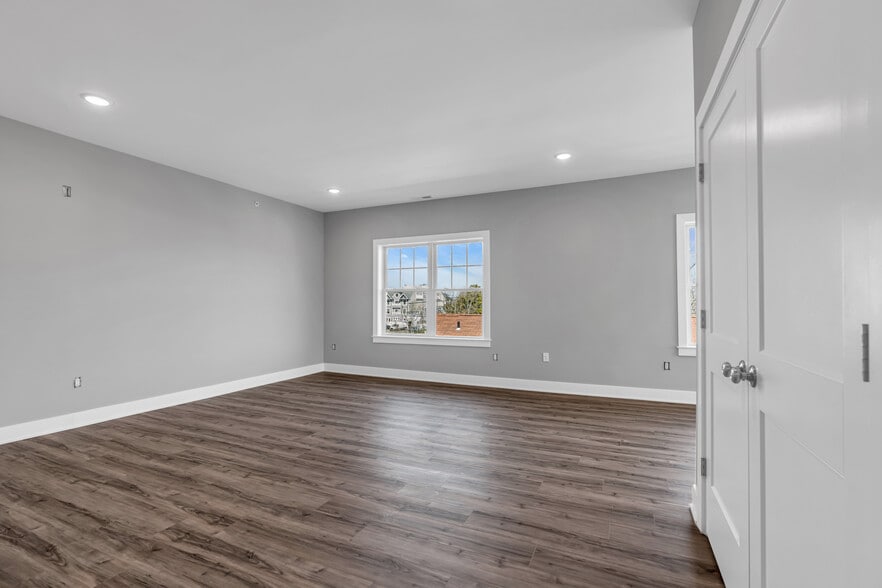 More Photos Of 33 Union Ave, Manasquan Apartments For Sale