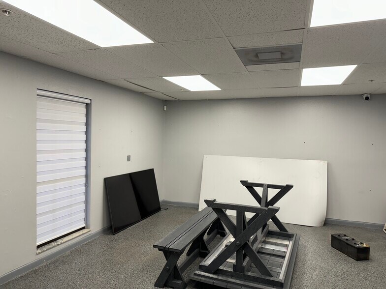 More Photos Of 921 SE 15th Ave, Cape Coral Industrial For Sale