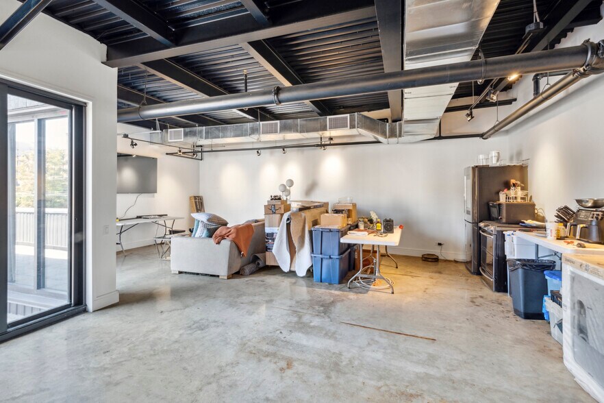 More Photos Of 1131 Tchoupitoulas St, New Orleans Storefront Retail Office For Sale