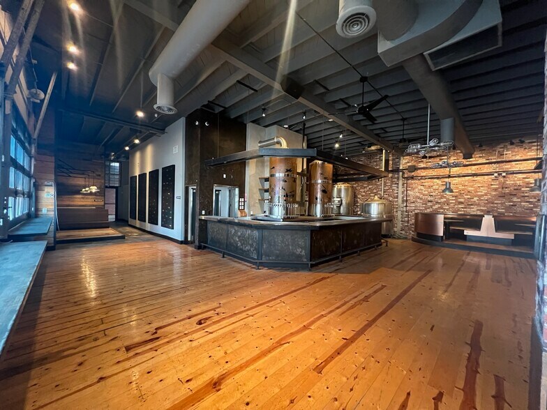 More Photos Of 7536 Fay Ave, La Jolla Restaurant For Lease