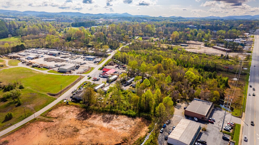 More Photos Of 1611 Old Spartanburg rd, Hendersonville Flex For Sale