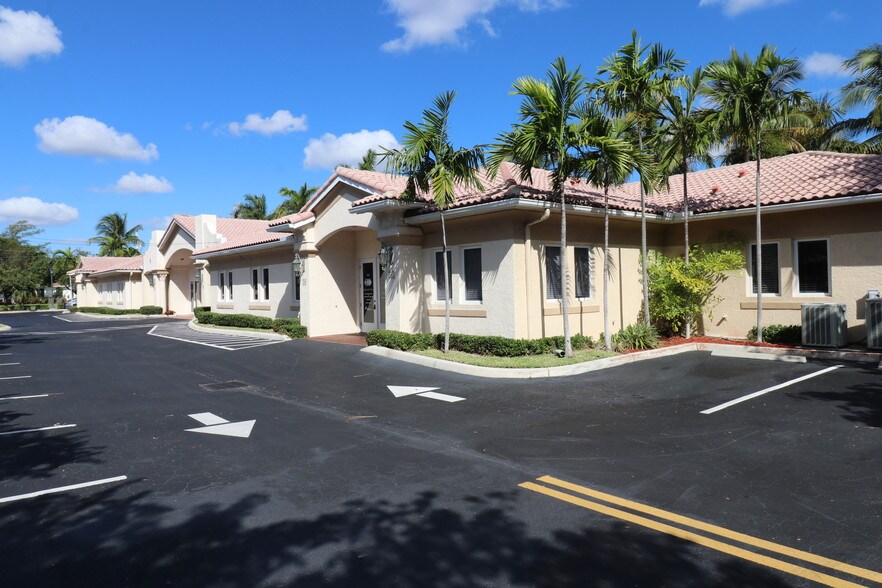 More Photos Of 650-660 E Hillsboro Blvd, Deerfield Beach Loft Creative Space For Lease