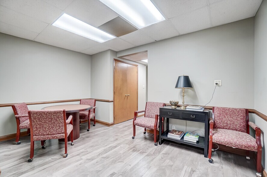 More Photos Of 8900 N Dixie Dr, Dayton Medical For Lease