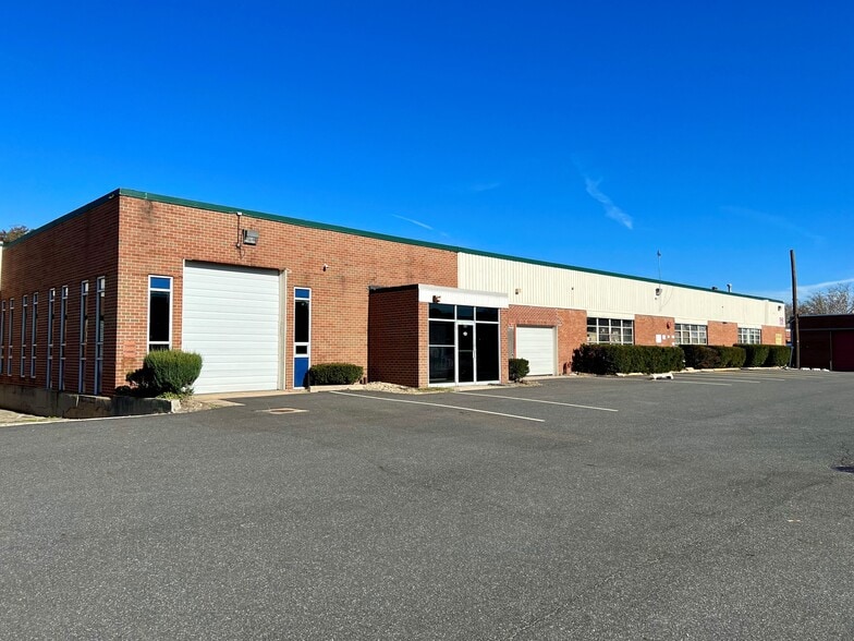 Primary Photo Of 18-38 Garvies Point Rd, Glen Cove Warehouse For Lease