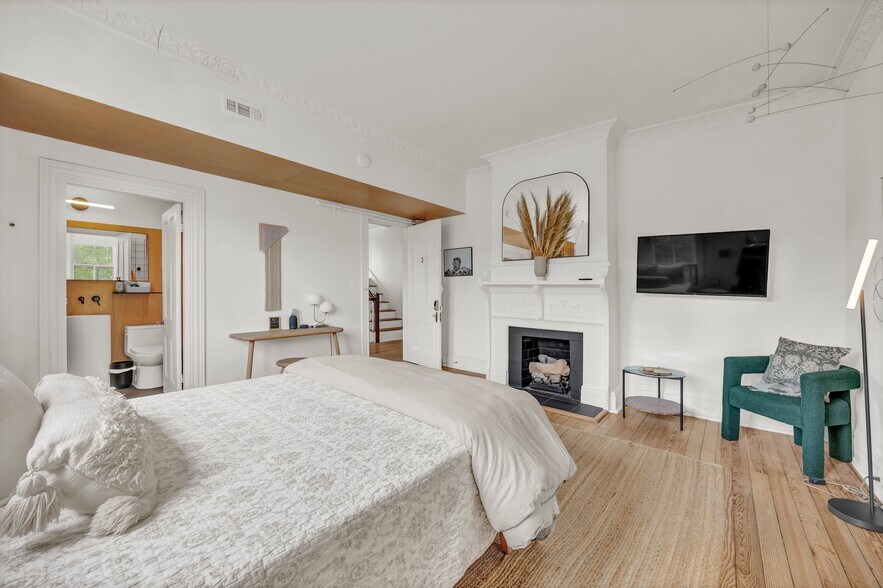 More Photos Of 118 S 4th St, Wilmington Hospitality For Sale