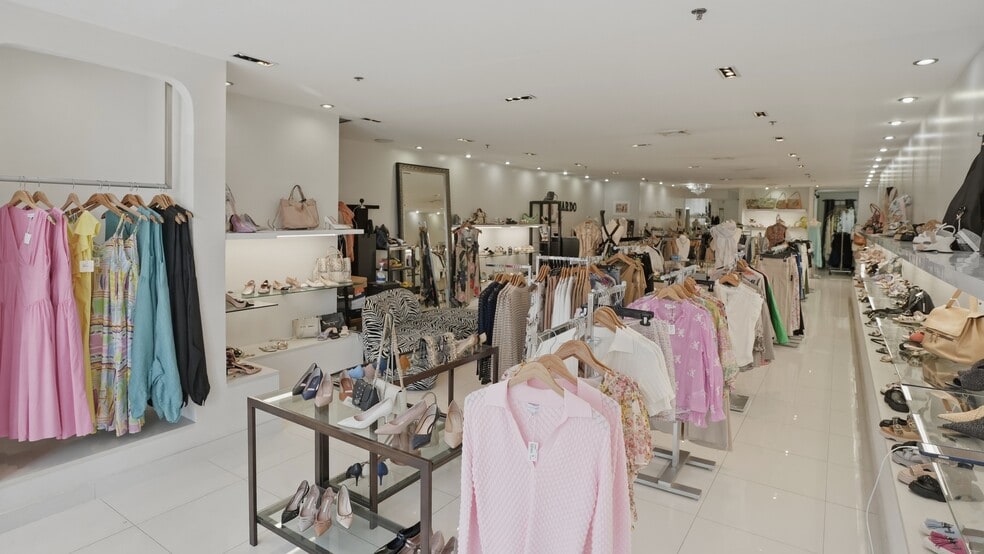 More Photos Of 63 Middle Neck Rd, Great Neck Storefront Retail Office For Sale