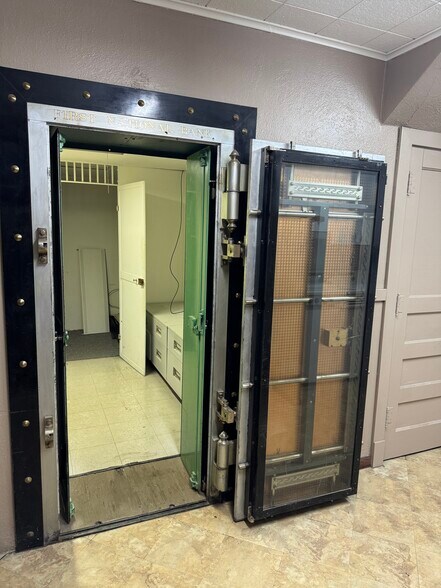 More Photos Of 102 N Fowler St, Meade Office Residential For Sale