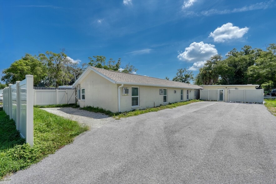 Primary Photo Of 4615 Hesperides, Tampa Apartments For Sale