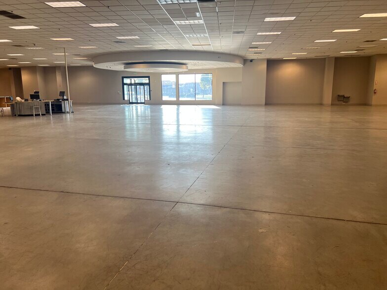 More Photos Of 4150-4190 W Shaw Ave, Fresno Unknown For Lease