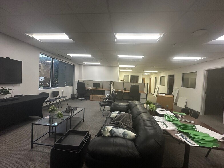 More Photos Of 362 Industrial Park Rd, Middletown Warehouse For Sale