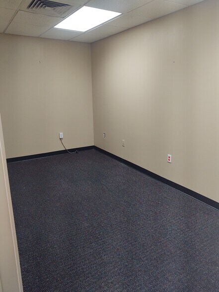 More Photos Of 909 Highland Ave, Selma Office For Sale